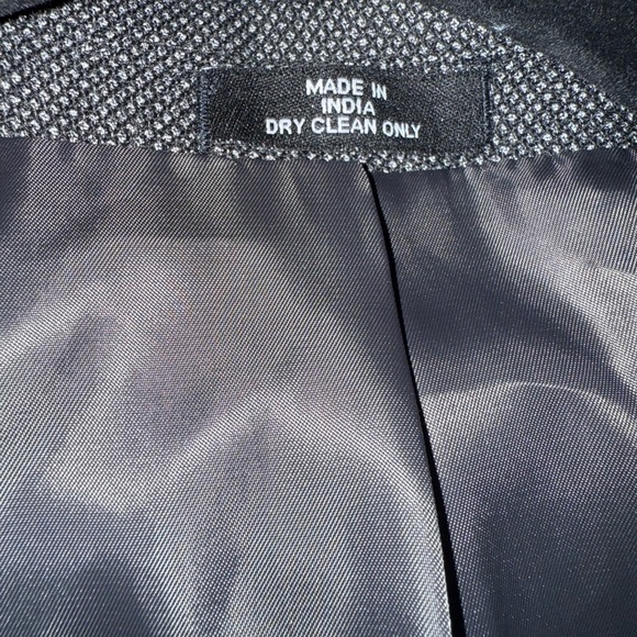 Haggar Gray Sport Coat with Notched Lapels and Padded Shoulders - Picture 5 of 9